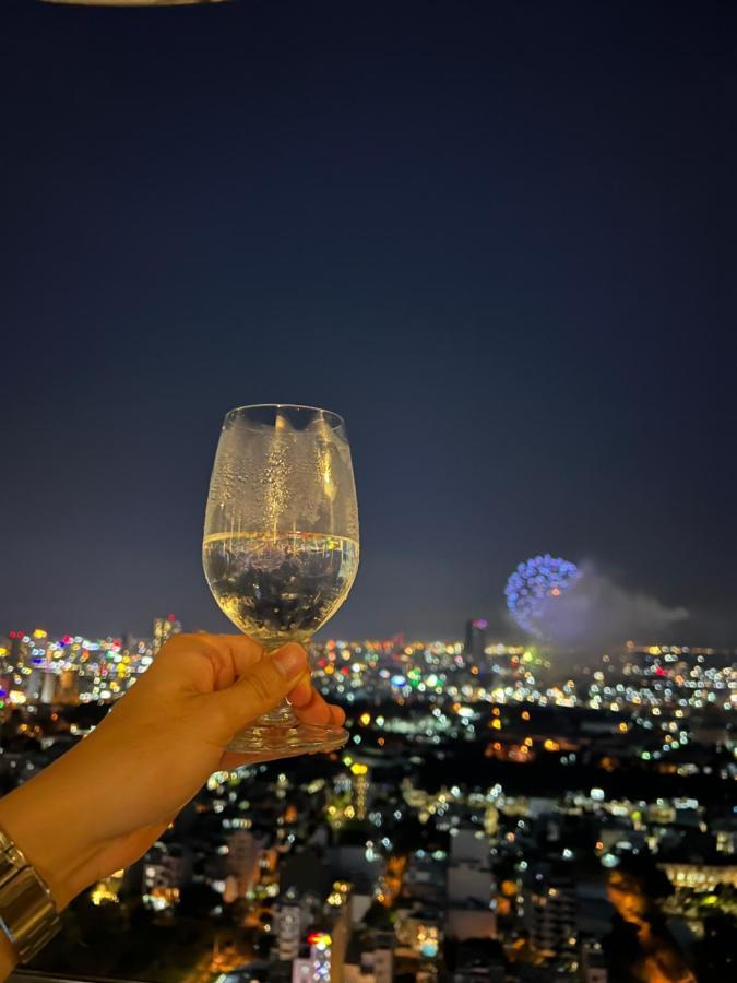 Luxury Apartment - Rooftop Swimming Pool - Beach Front - Hinata Apartment ダナン市 エクステリア 写真