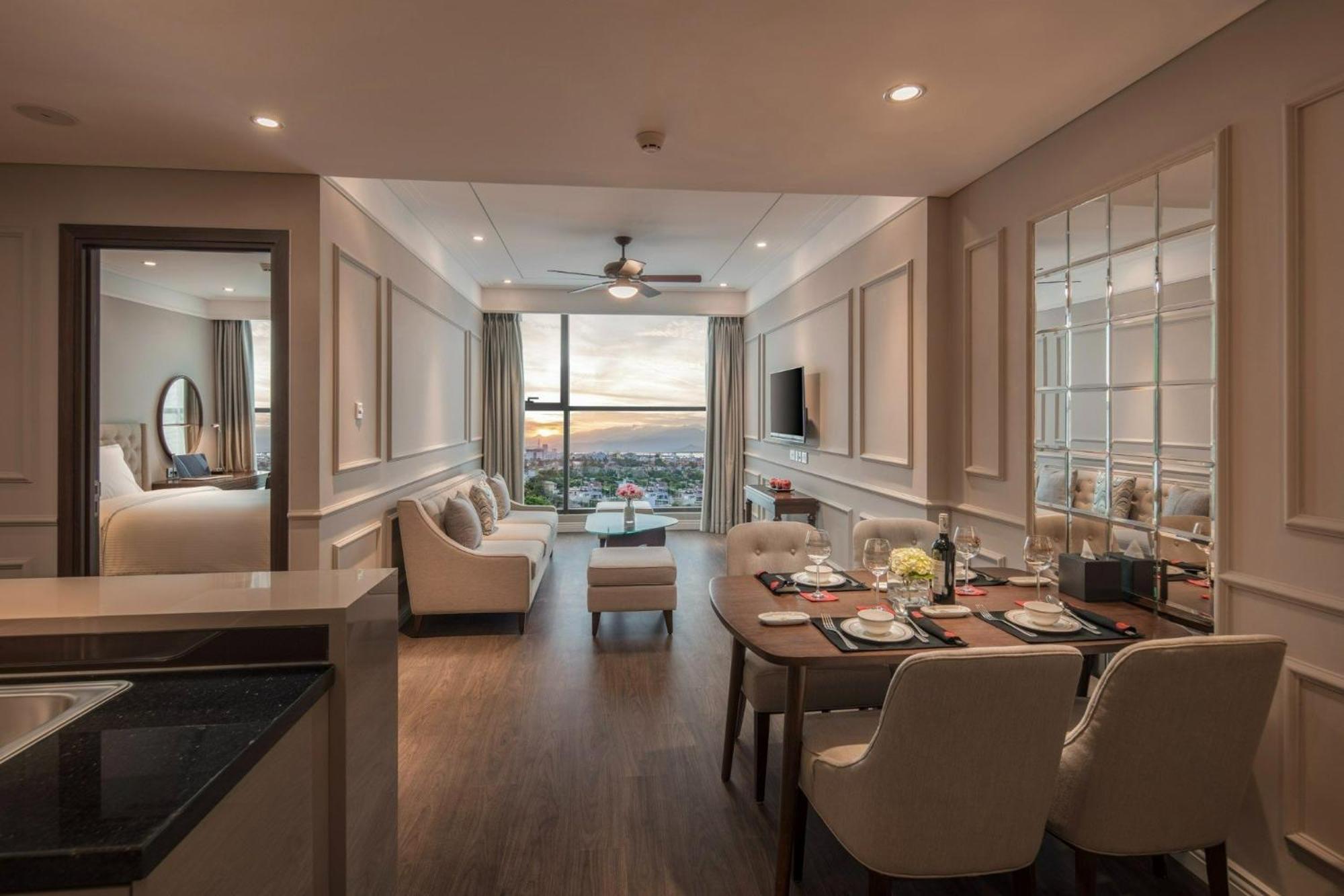 Luxury Apartment - Rooftop Swimming Pool - Beach Front - Hinata Apartment ダナン市 エクステリア 写真