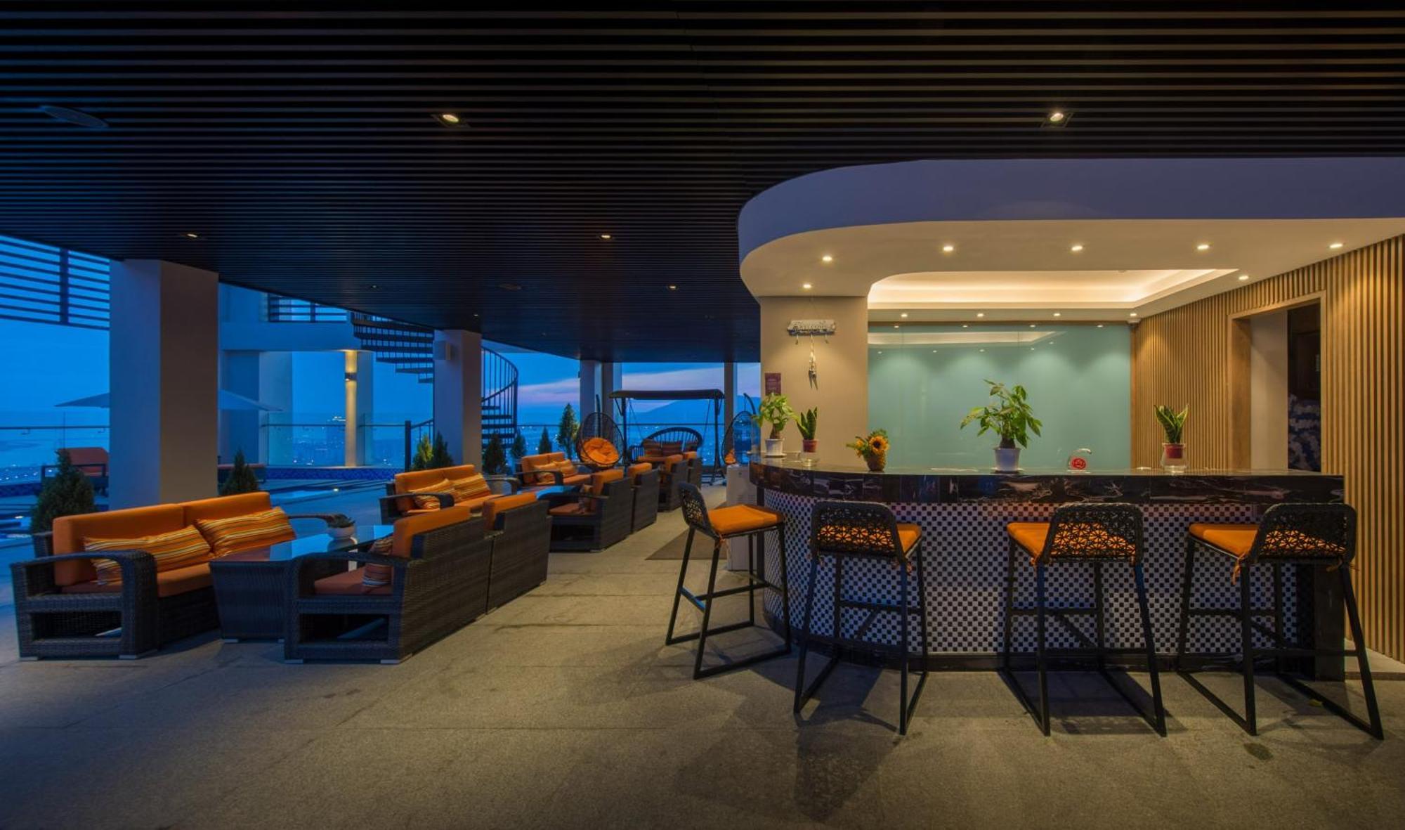 Luxury Apartment - Rooftop Swimming Pool - Beach Front - Hinata Apartment ダナン市 エクステリア 写真