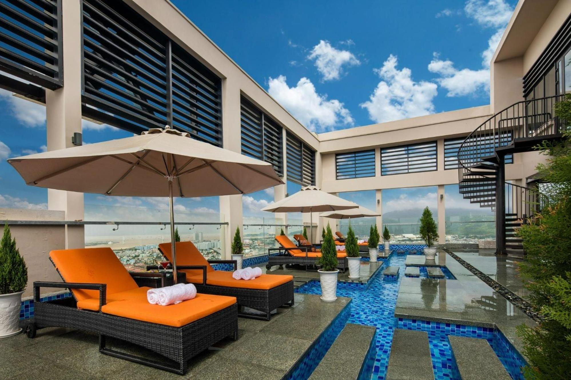 Luxury Apartment - Rooftop Swimming Pool - Beach Front - Hinata Apartment ダナン市 エクステリア 写真