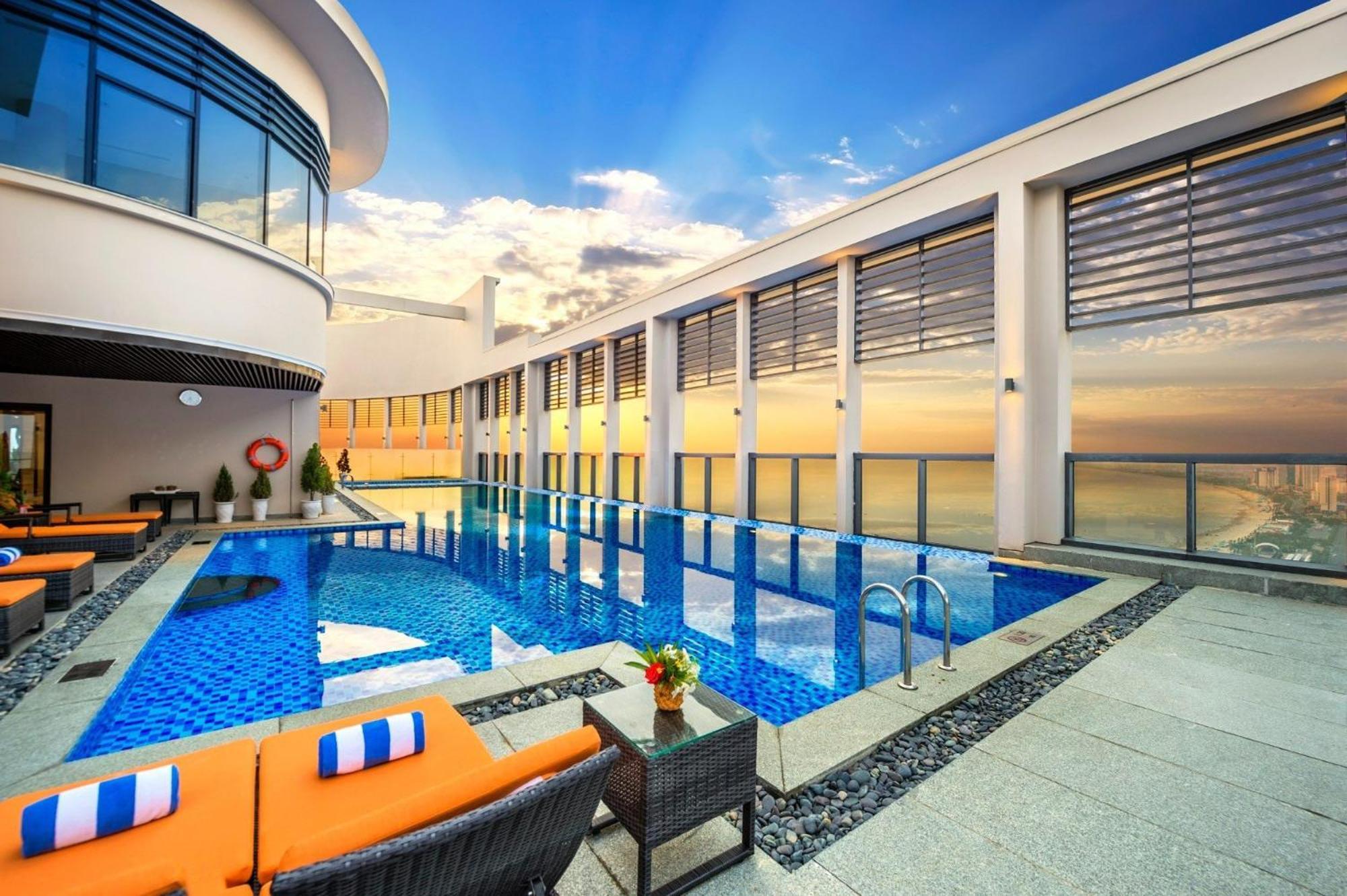 Luxury Apartment - Rooftop Swimming Pool - Beach Front - Hinata Apartment ダナン市 エクステリア 写真