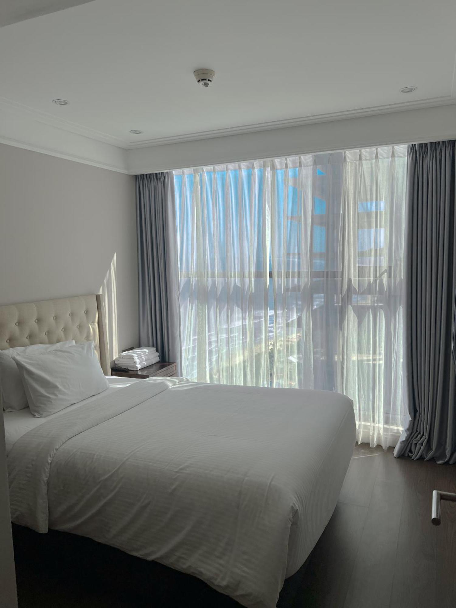 Luxury Apartment - Rooftop Swimming Pool - Beach Front - Hinata Apartment ダナン市 エクステリア 写真